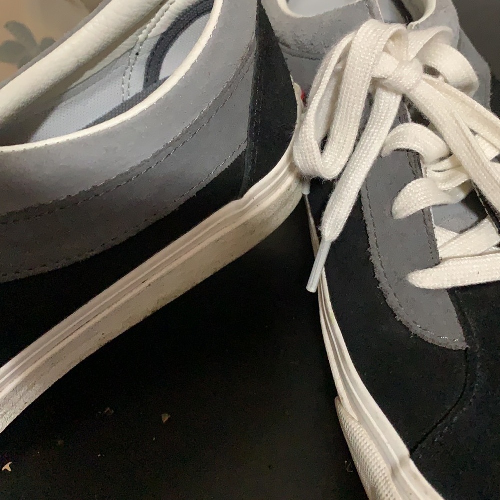 Men’s Vans - Picture 3 of 4